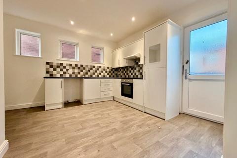 2 bedroom terraced house to rent, Raikes Parade, Blackpool, FY1