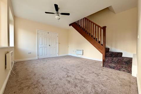 2 bedroom terraced house to rent, Raikes Parade, Blackpool, FY1