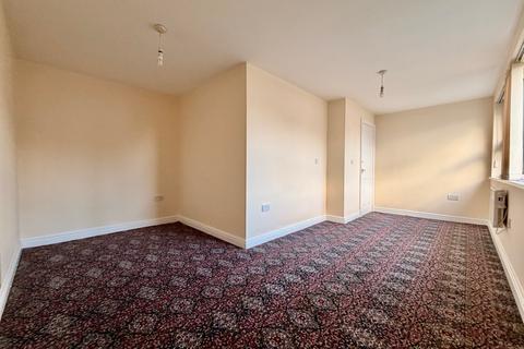 2 bedroom terraced house to rent, Raikes Parade, Blackpool, FY1