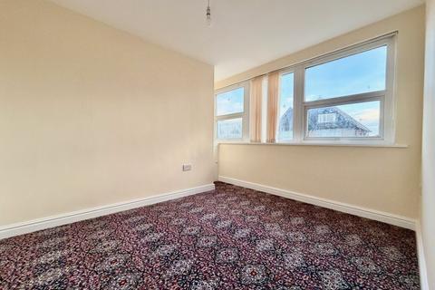 2 bedroom terraced house to rent, Raikes Parade, Blackpool, FY1