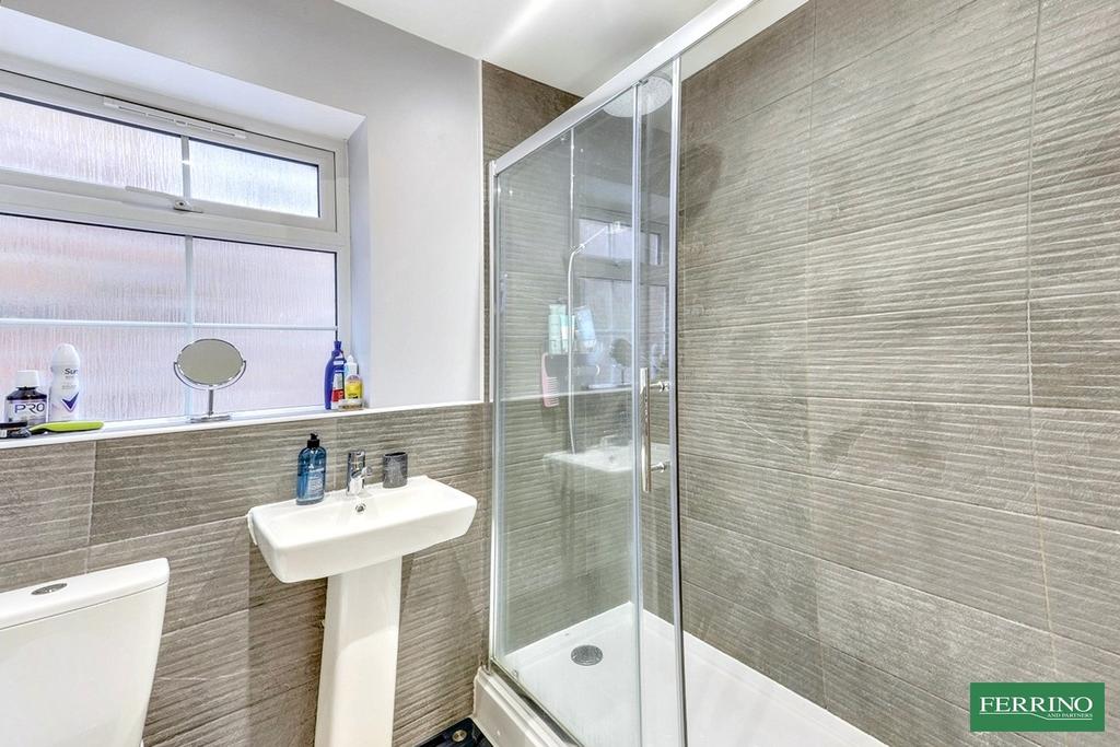 Bedroom 1 En-suite