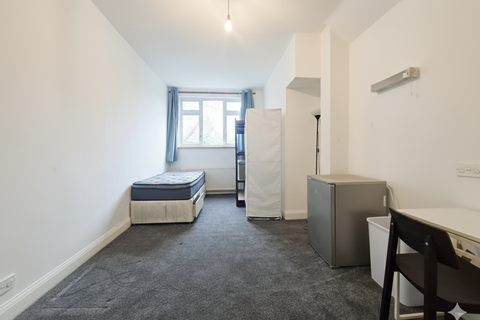 1 bedroom in a house share to rent - Golders Green Road, London NW11
