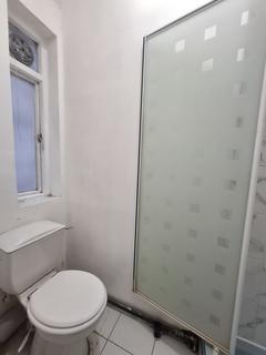 1 bedroom in a house share to rent, Golders Green Road, London NW11