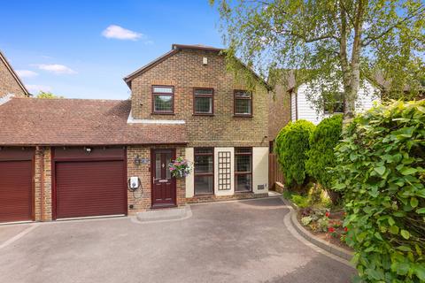 3 bedroom detached house for sale - Forestdale Road, Chatham, ME5
