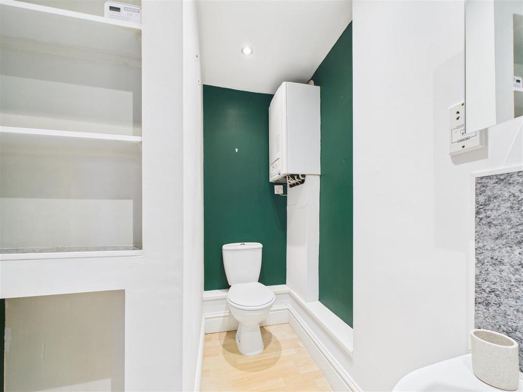 Bathroom 1.jpg