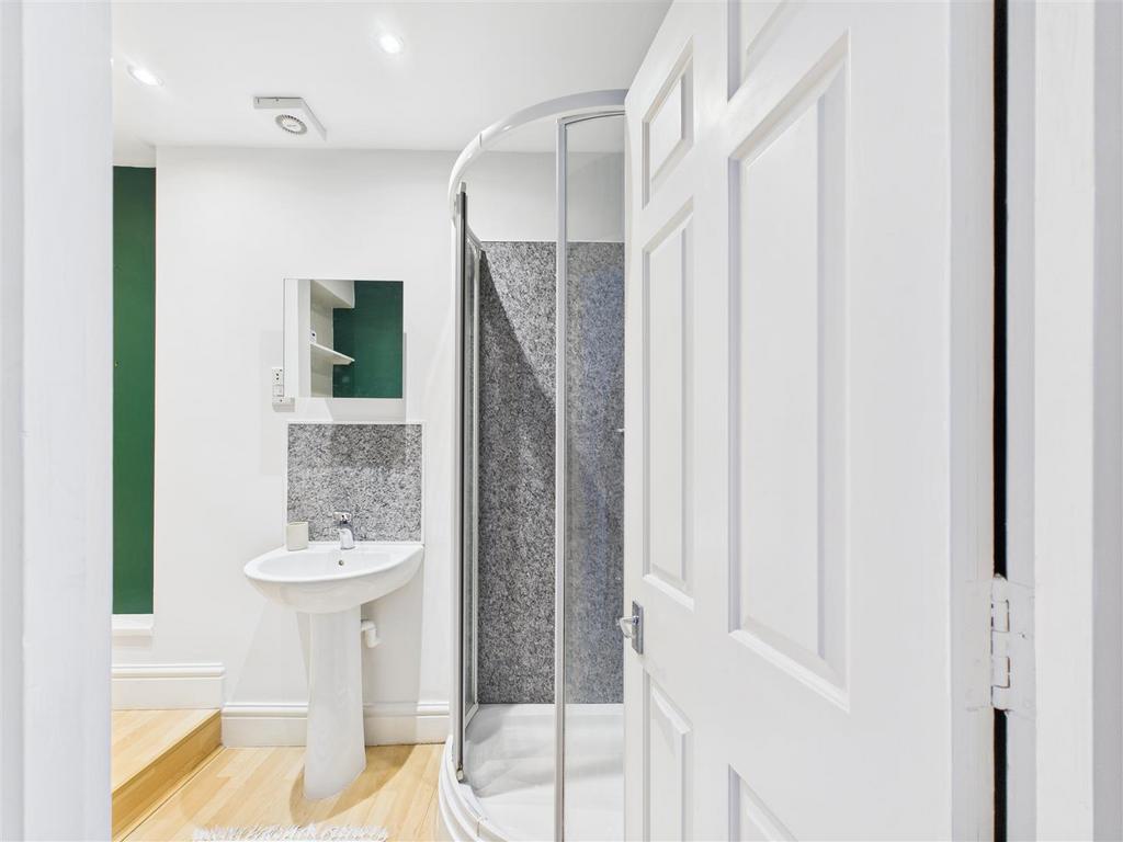 Bathroom 2.jpg