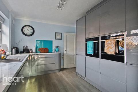 3 bedroom detached bungalow for sale, Broadend Road, Wisbech