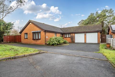 3 bedroom bungalow for sale - Berkeswell Close, Redditch, B98 8SF