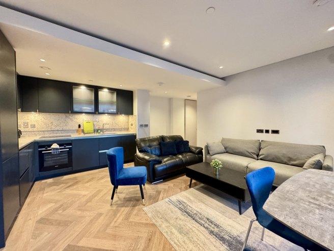 1-segrave-walk-w2-1bn-1023054