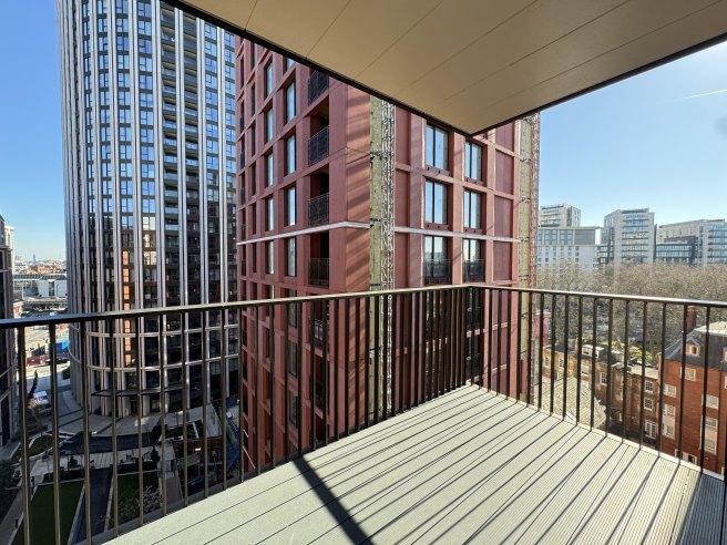 1-segrave-walk-w2-1bn-1023057