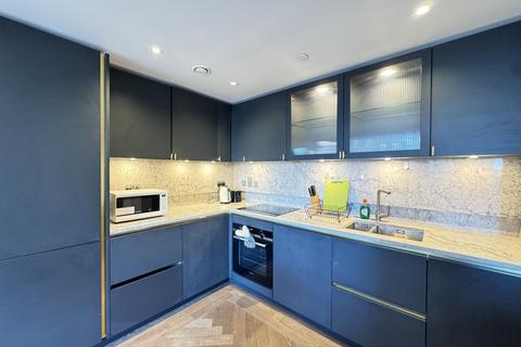 2 bedroom flat to rent, 1 Segrave Walk