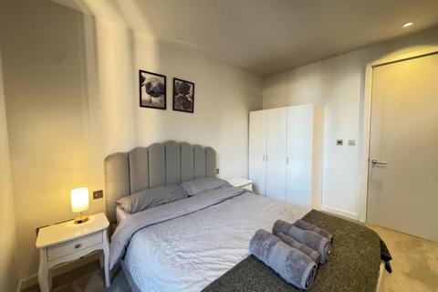 2 bedroom flat to rent, 1 Segrave Walk