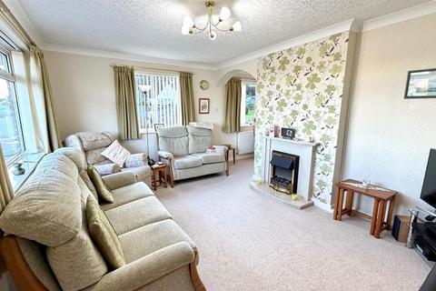 3 bedroom detached bungalow for sale, Penrhyn Close, Penrhyn Bay, Llandudno
