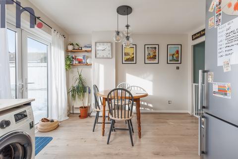 3 bedroom semi-detached house for sale, Newport PO30