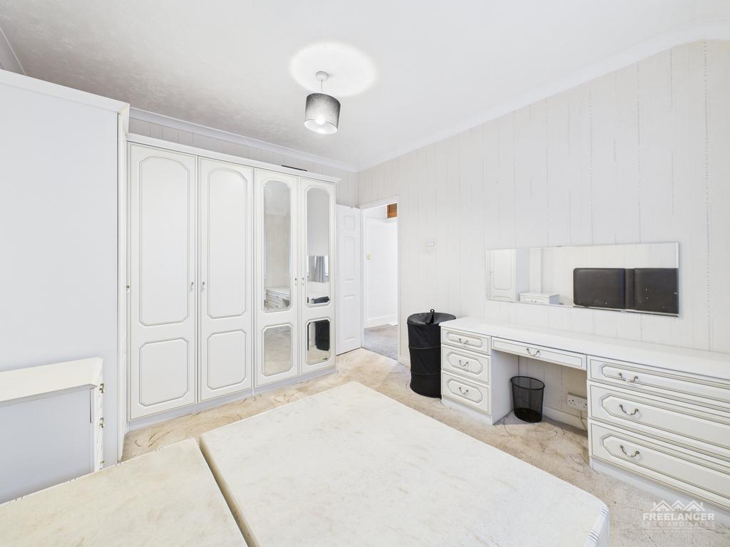 Bedroom 1a