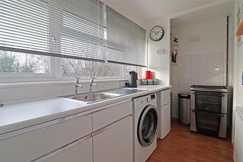 1 bedroom flat for sale, Thepps Close, South Nutfield