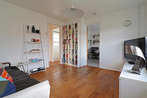 1 bedroom flat for sale, Thepps Close, South Nutfield