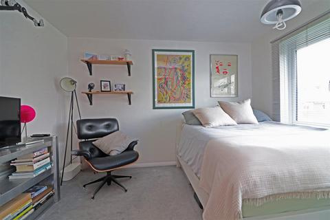 1 bedroom flat for sale, Thepps Close, South Nutfield