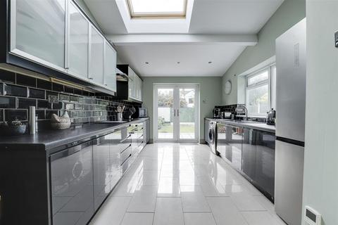 3 bedroom semi-detached house for sale, Doncaster Avenue, Nottingham NG10