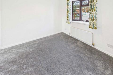 3 bedroom semi-detached house to rent, Carleton Park Road, Pontefract, WF8