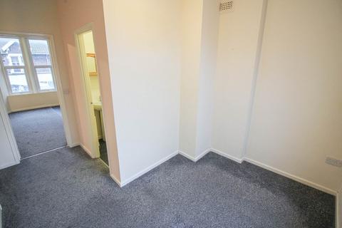 undefined, Central Location*Ideal Buy to Let/First Time Buy*Bedroom with En Suite Shower*