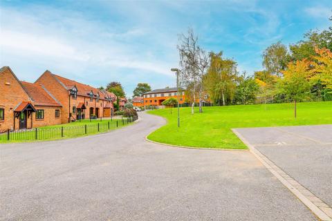 3 bedroom terraced house for sale, Old Lodge Drive, Nottingham NG5