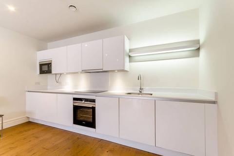 2 bedroom flat to rent, Oakhill Road, East Putney, London, SW15