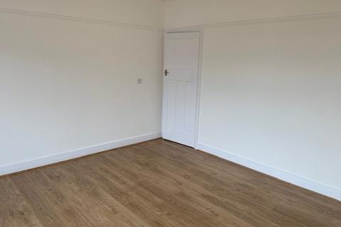 2 bedroom flat to rent, Marlborough Gardens, Whetstone N20