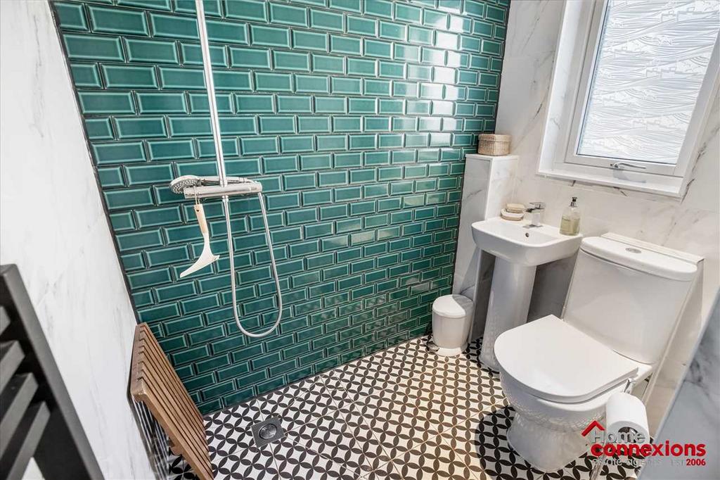 Lower Level Shower