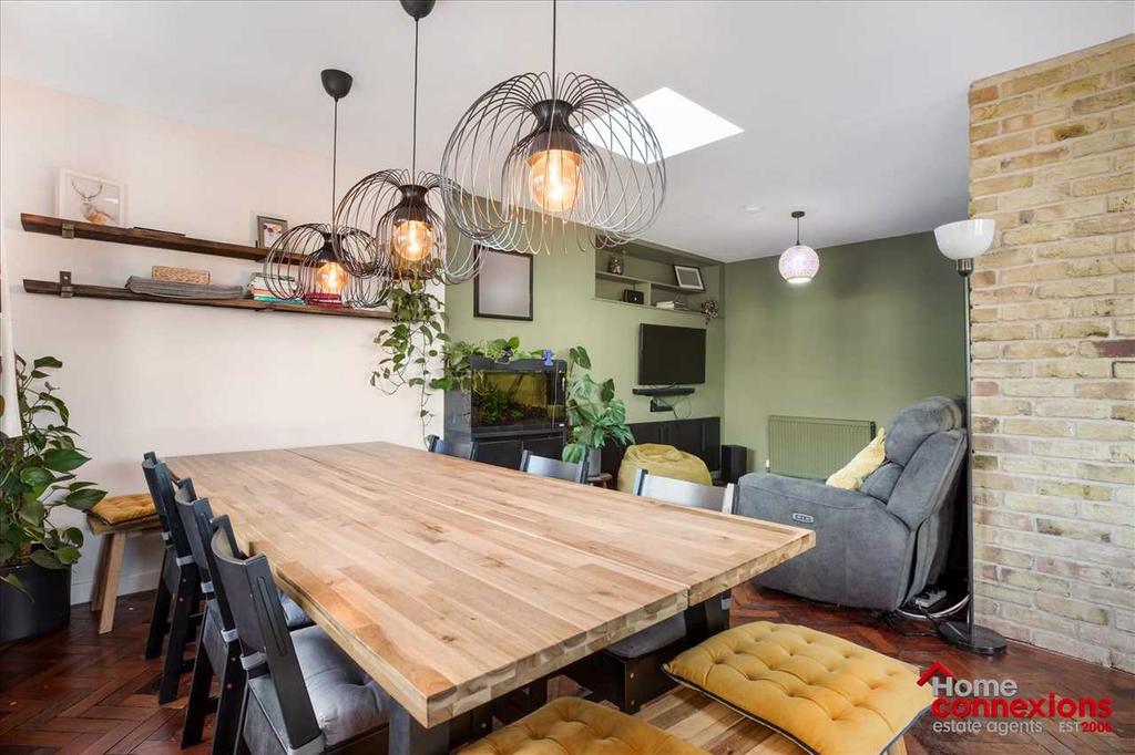Dining Area (2)