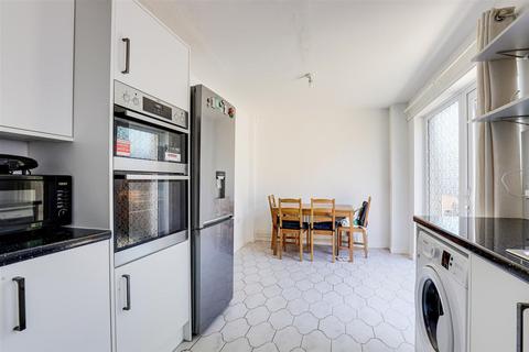 2 bedroom semi-detached house for sale, Nicklaus Court, Nottingham NG5