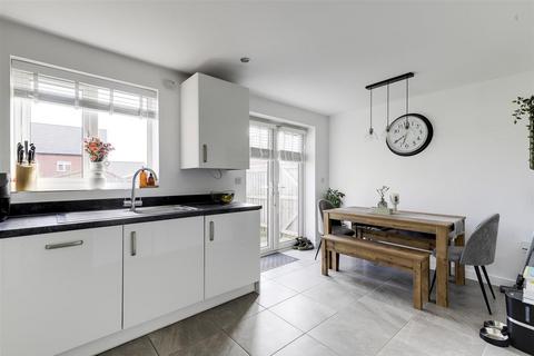 undefined, Bass Close, Nottingham NG15