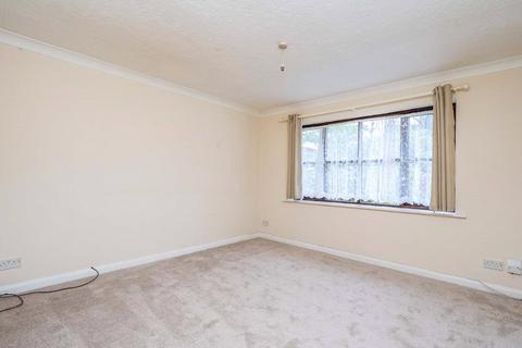 2 bedroom flat to rent, Roberts Road, Hampshire SO15