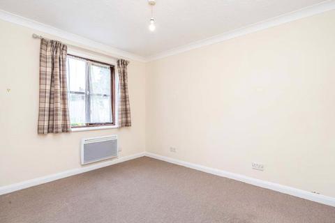 2 bedroom flat to rent, Roberts Road, Hampshire SO15