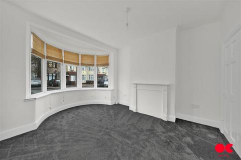 3 bedroom end of terrace house to rent, Clifton Road, Ilford IG2