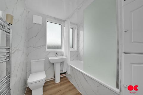 3 bedroom end of terrace house to rent, Clifton Road, Ilford IG2