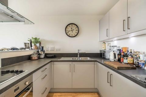 1 bedroom flat for sale, Kew Bridge Road, Brentford TW8