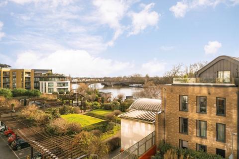 Kew Bridge Road, Brentford TW8