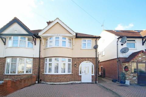 3 bedroom semi-detached house to rent, Meadow Waye, Hounslow TW5