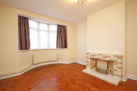 3 bedroom semi-detached house to rent, Meadow Waye, Hounslow TW5