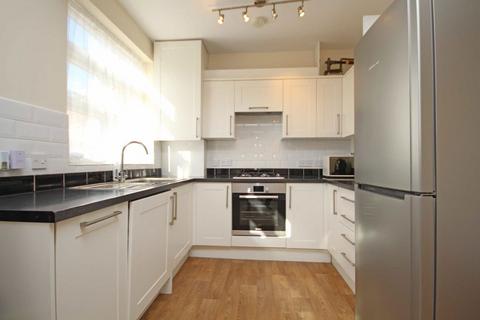 3 bedroom semi-detached house to rent, Meadow Waye, Hounslow TW5