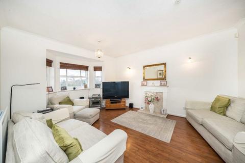 2 bedroom flat for sale, Wittering Close, Kingston Upon Thames KT2