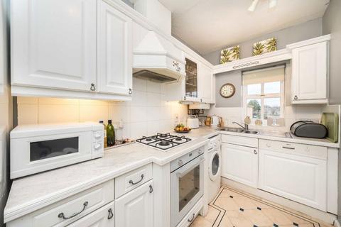 2 bedroom flat for sale, Wittering Close, Kingston Upon Thames KT2