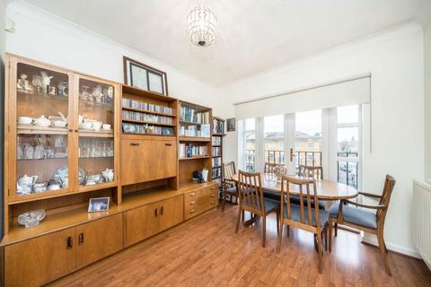 2 bedroom flat for sale, Wittering Close, Kingston Upon Thames KT2
