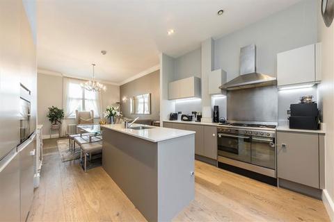 3 bedroom terraced house to rent, Wellesley Road, London SE18