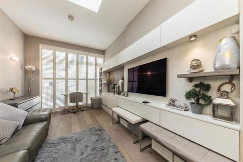 3 bedroom terraced house to rent, Wellesley Road, London SE18