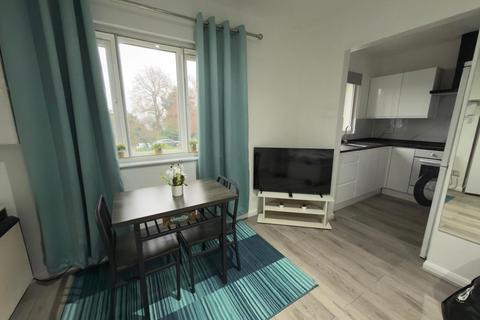 Studio to rent, Brendon Close, Harlington, Hayes