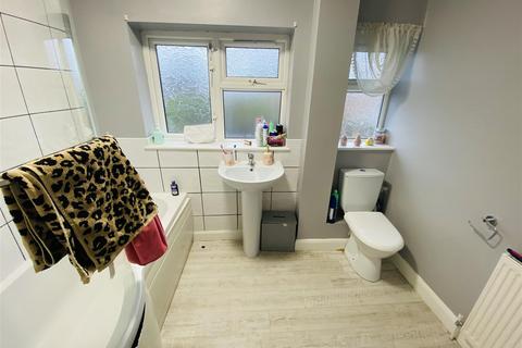 2 bedroom house share for sale, Stonebridge Avenue, Hull