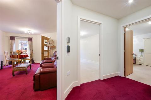 undefined, Waterloo Road, Epsom