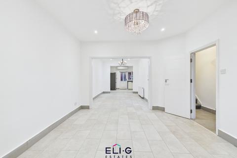 3 bedroom terraced house for sale, Alexandra Road, NW4